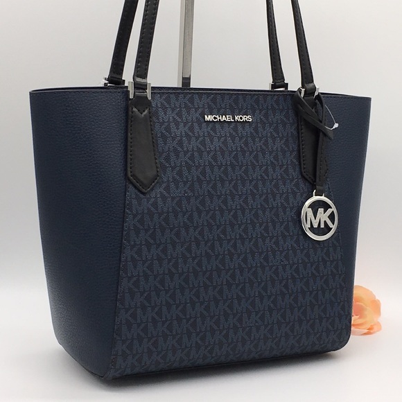 MICHAEL KORS KIMBERLY SM BONDED TOTE NAVY MULTI - Picture 2 of 14